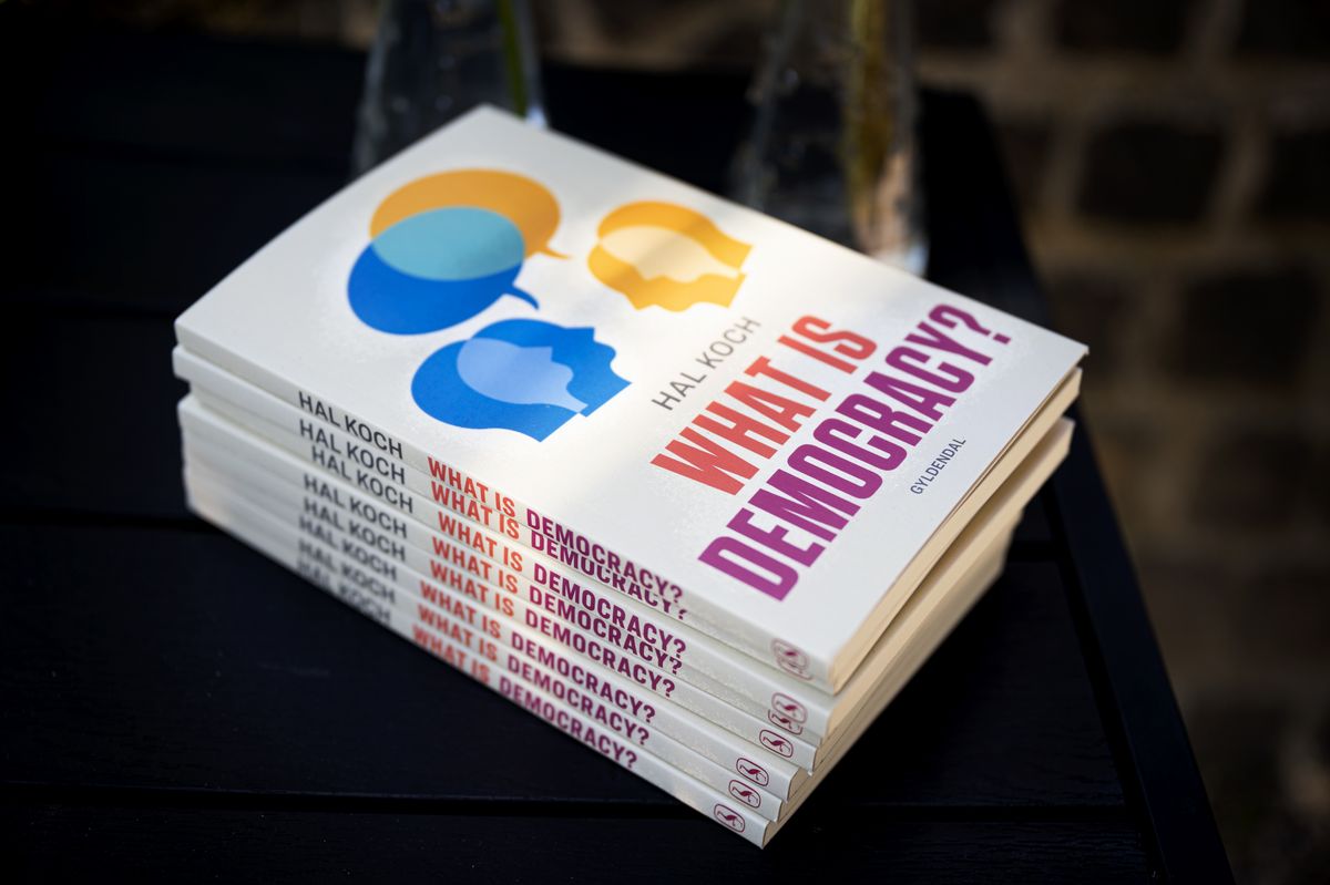 DUF udgiver 'Hvad er demokrati?' i engelsk oversættelse