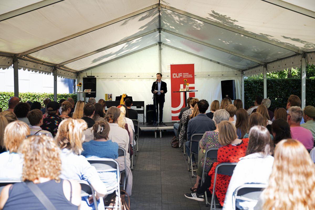 DUF udgiver 'Hvad er demokrati?' i engelsk oversættelse