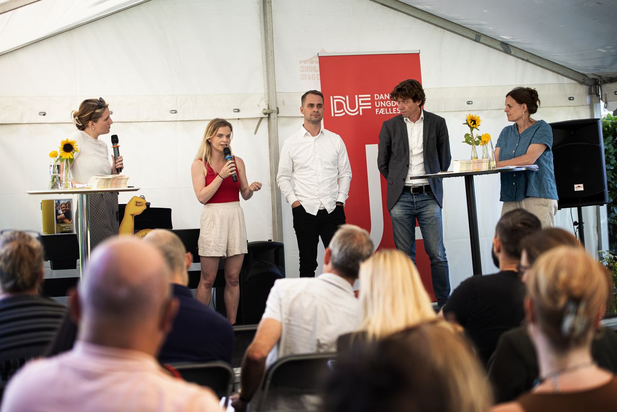 DUF udgiver 'Hvad er demokrati?' i engelsk oversættelse