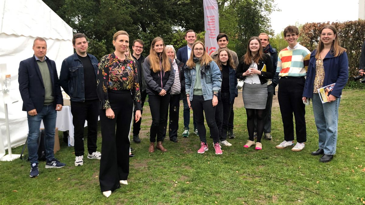 Ungdomspanelet for unges trivsel overrækker 15 anbefalinger til regeringen