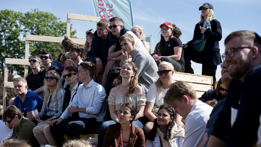 Demokratianalysen 2022: Halvdelen af unge har lav demokratisk selvtillid